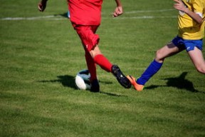 华体会app登入-仰泳大战美队领先毫厘之间，仰泳比赛视频欣赏