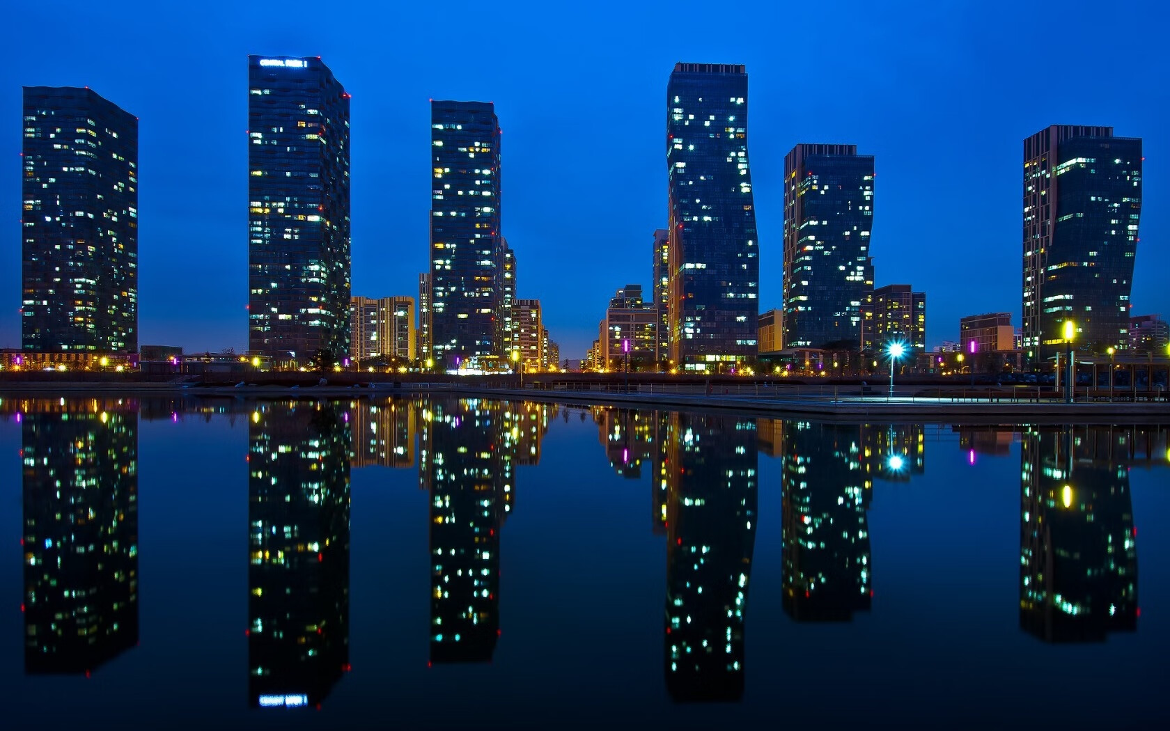 巴尔:全黑队中场“调度员”,精准传球打破僵局